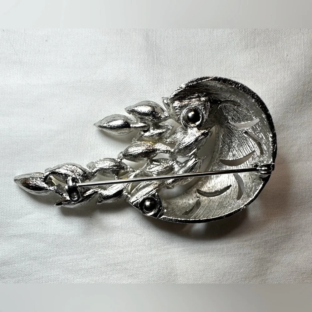 Vintage silver tone & rhinestone brooch Women’s costume jewelry | je2